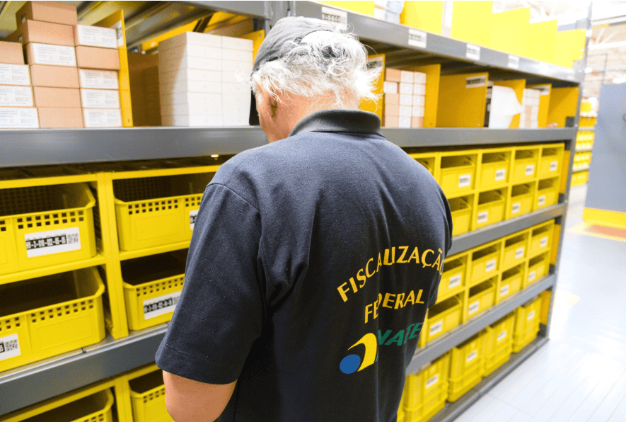 fiscal da anatel vendo mercadorias