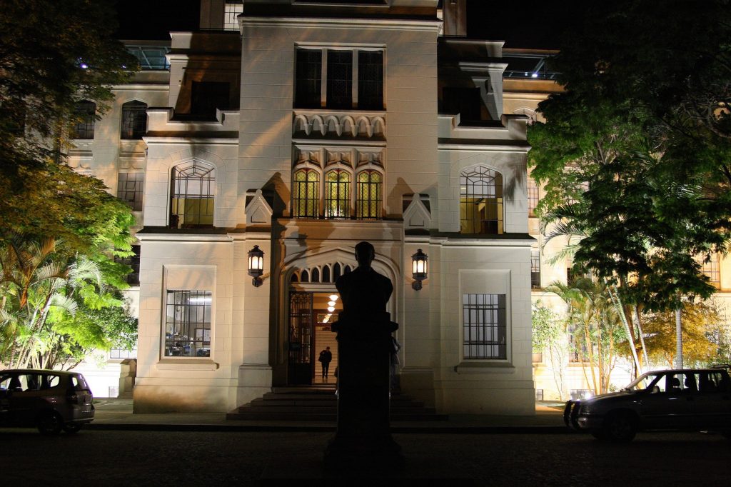 Fachada da Faculdade de Medicina