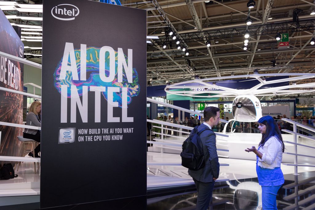 Placa escrito "AI on Intel"