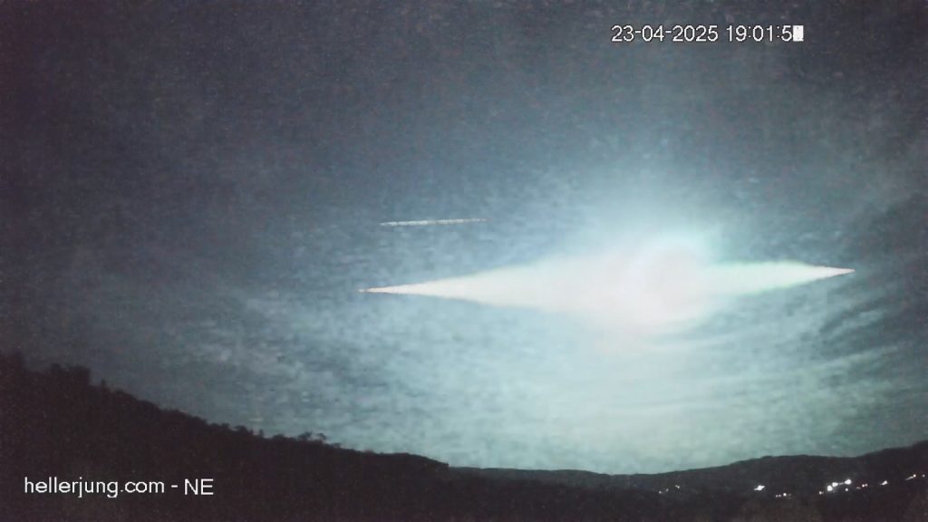 Imagem do Meteoro cruzando o céu de SC
