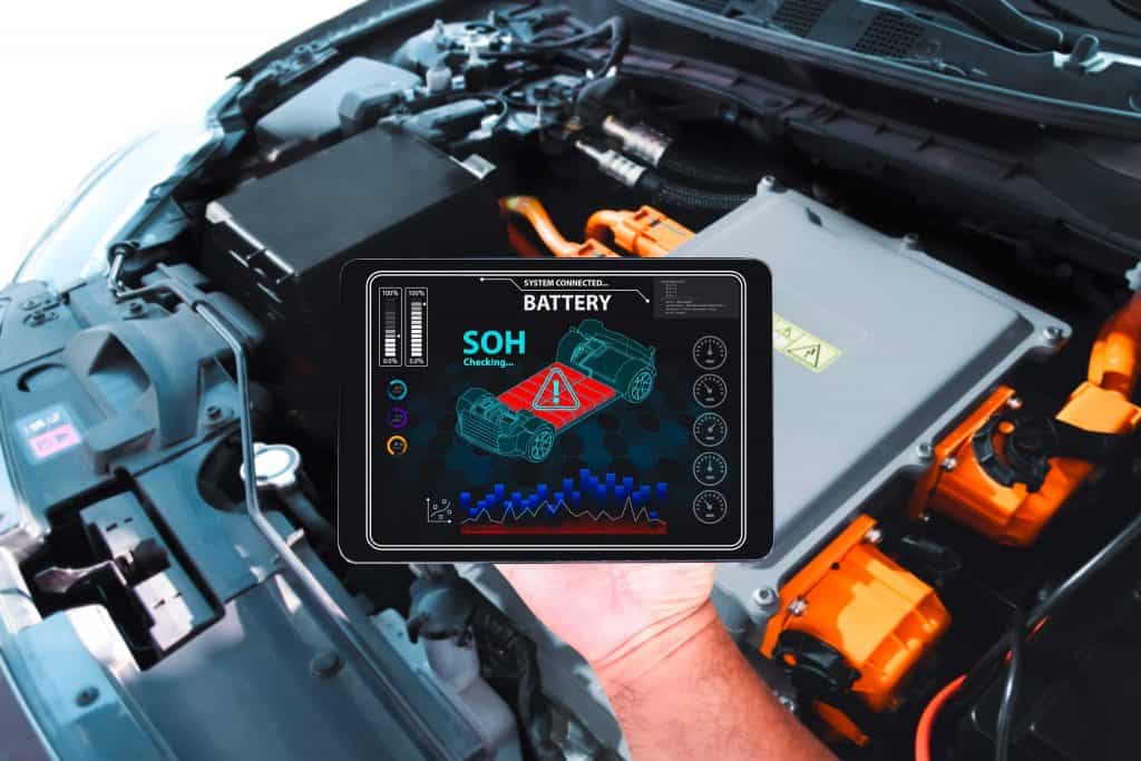 Imagem-conceito de manutenção de carro elétrico
